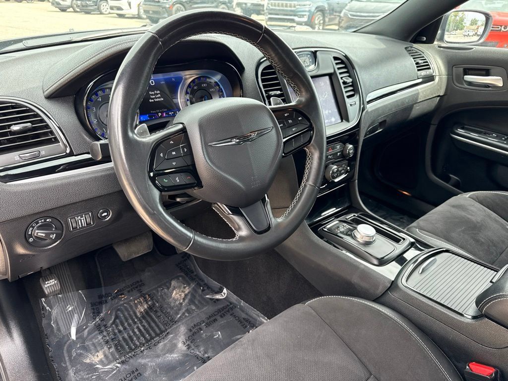 Used 2020 Chrysler 300 S w/ 300S Premium Group RWD image 2