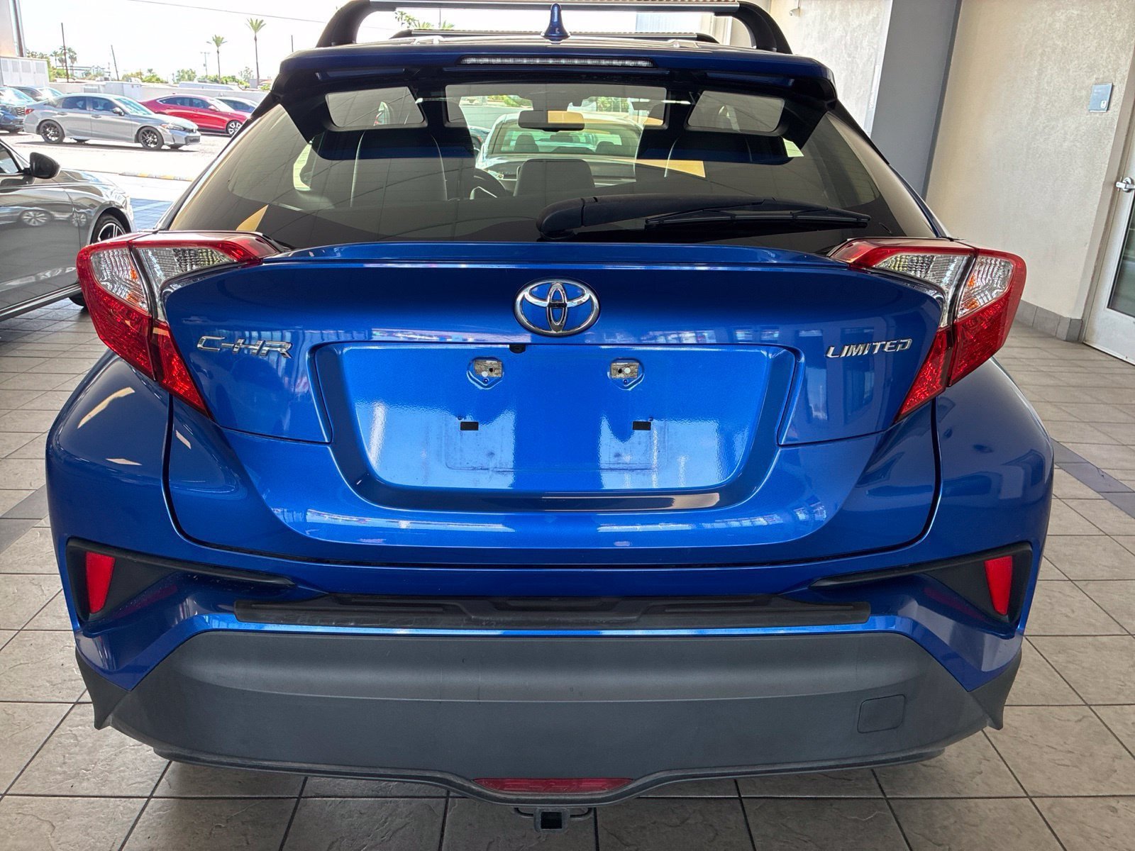 Used 2019 Toyota C-HR Limited FWD image 4