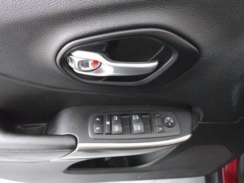 Used 2021 Jeep Cherokee Latitude image 8