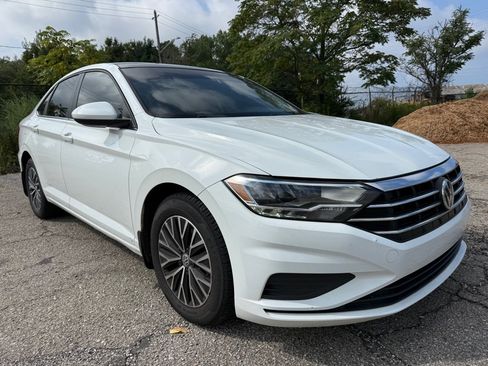 Used 2019 Volkswagen Jetta SE w/ Cold Weather Package FWD image 1