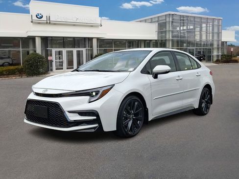 Used 2026 Toyota Corolla SE FWD image 1