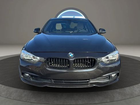Used 2017 BMW 320i xDrive Sedan AWD/4WD image 5