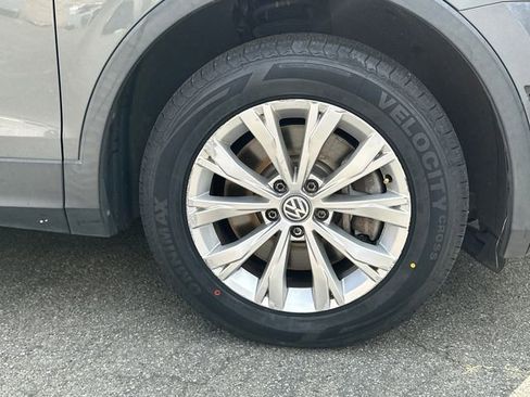 Used 2018 Volkswagen Tiguan SE FWD image 3
