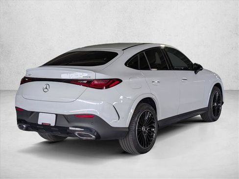 Used 2025 Mercedes-Benz GLC 300 4MATIC image 5