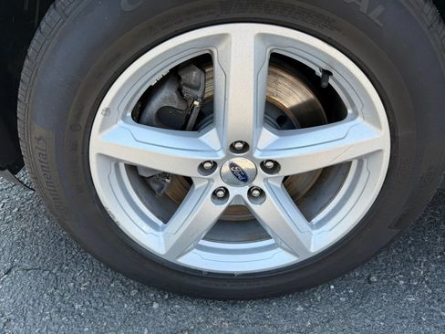 Used 2016 Ford Explorer XLT w/ Equipment Group 202A AWD/4WD image 28