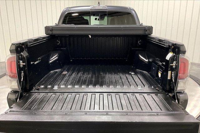 Used 2020 Toyota Tacoma TRD Sport w/ Technology Package AWD/4WD image 39