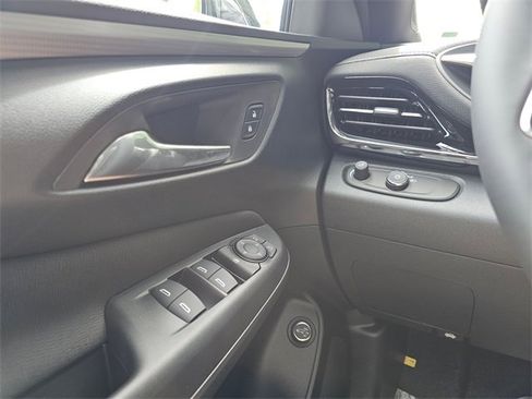 New 2025 Buick Envista Avenir image 26