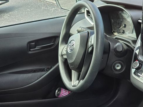 Used 2025 Toyota Corolla LE FWD image 17