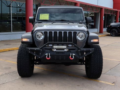 Used 2019 Jeep Wrangler Unlimited Sport S AWD/4WD image 3