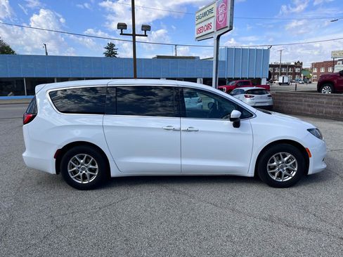 Used 2023 Chrysler Voyager LX FWD image 2