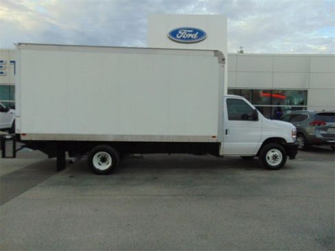 Certified 2024 Ford E-450 and Econoline 450 Super Duty w/ Power Windows & Locks Group image 13