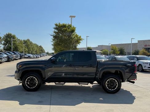 Used 2026 Toyota Tacoma TRD Off-Road AWD/4WD image 8
