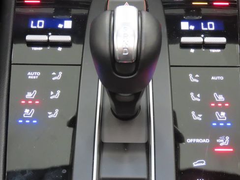 Certified 2026 Porsche Macan AWD/4WD image 27