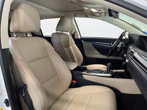 Used 2016 Lexus GS 200t w/ Premium Package RWD image 10