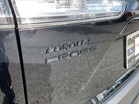Used 2024 Toyota Corolla Cross SE image 30
