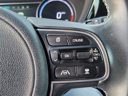 Used 2022 Kia Niro EX image 8