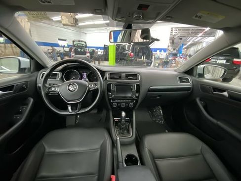 Used 2017 Volkswagen Jetta SEL FWD image 29