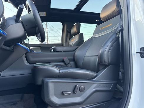 Used 2025 Ford Expedition Tremor image 27