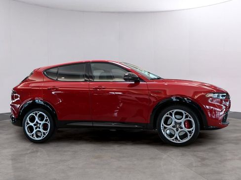 New 2025 Alfa Romeo Tonale w/ Premium Package image 4
