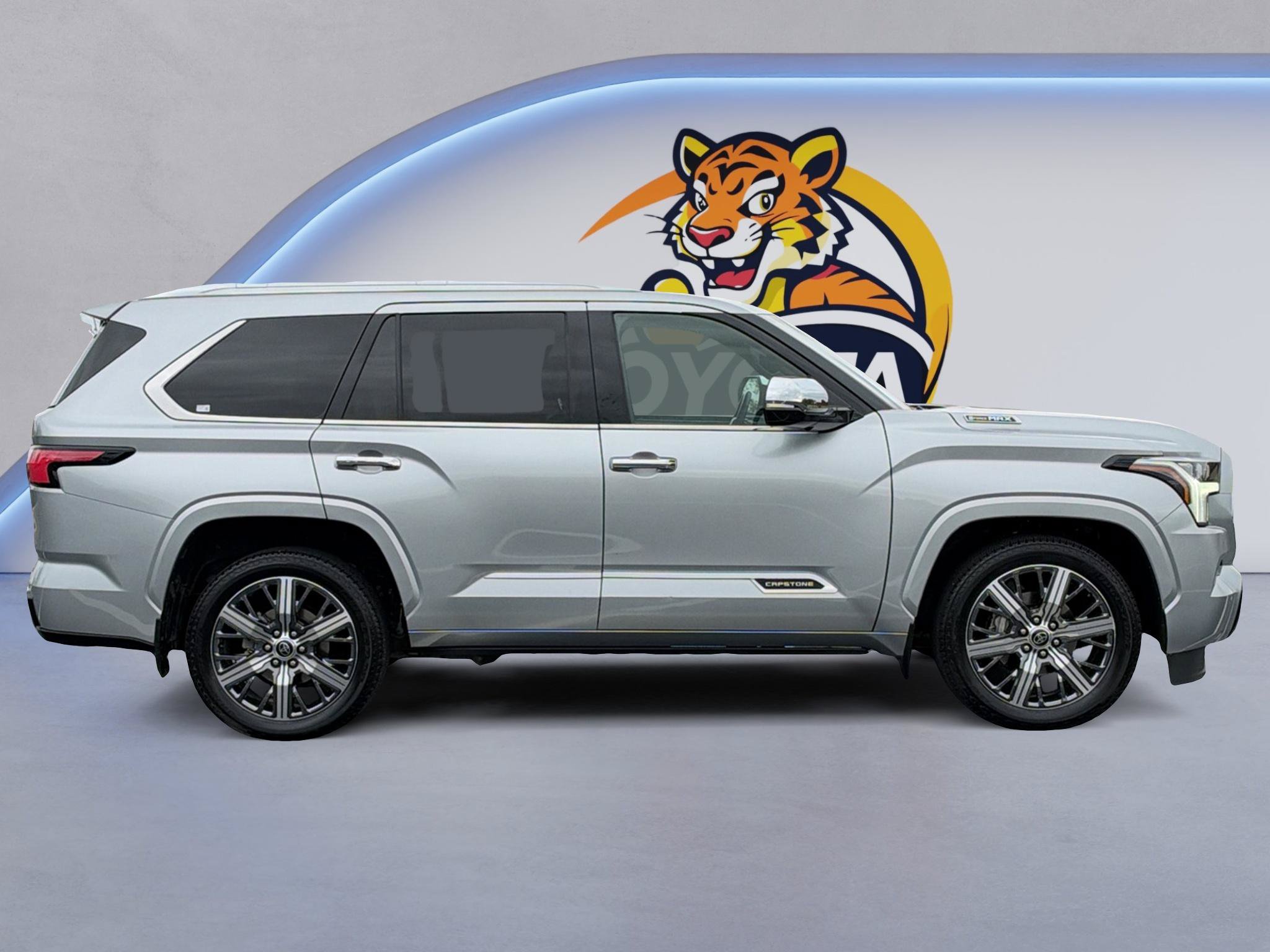 Used 2023 Toyota Sequoia Capstone AWD/4WD image 4