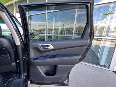 Used 2016 Nissan Pathfinder Platinum image 18