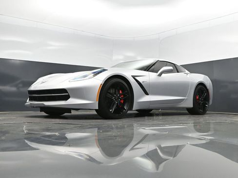 Used 2019 Chevrolet Corvette Stingray Coupe w/ 1LT image 37