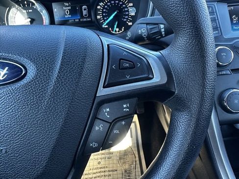 Used 2018 Ford Fusion SE image 28