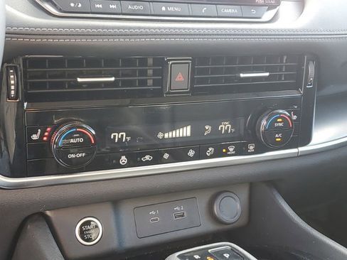 Used 2022 Nissan Rogue SV w/ SV Premium Package image 21