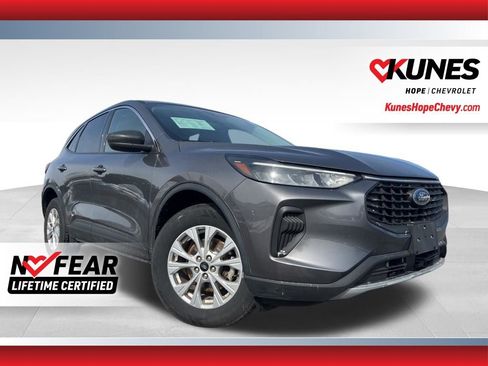 Used 2023 Ford Escape Active image 1