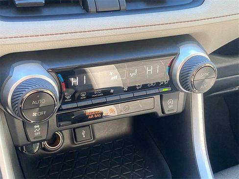 Used 2022 Toyota RAV4 XLE image 25