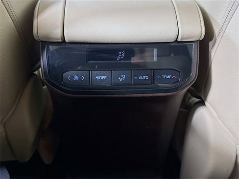 Used 2021 Toyota Highlander XLE image 26