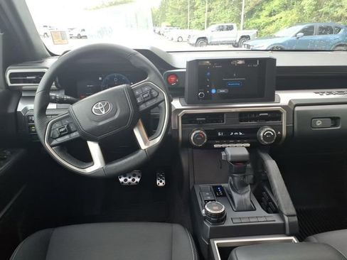 Used 2025 Toyota Tacoma TRD Sport AWD/4WD image 8