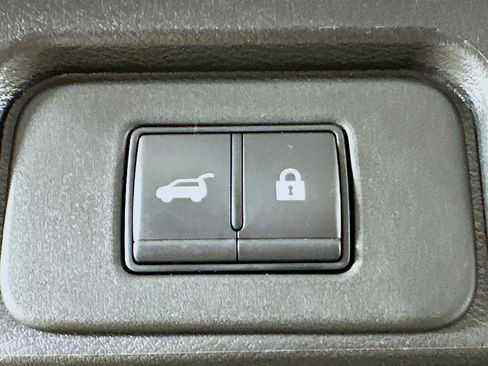 Used 2025 Nissan Rogue SV image 28