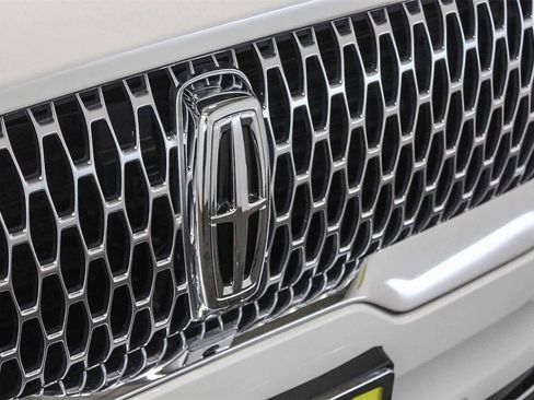 Used 2023 Lincoln Aviator Reserve w/ Equipment Group 201A image 6