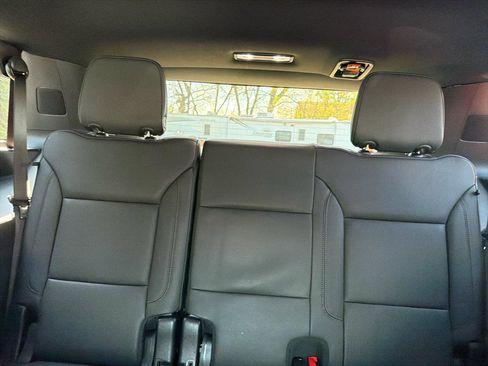 Used 2024 Chevrolet Tahoe Z71 w/ Luxury Package AWD/4WD image 19