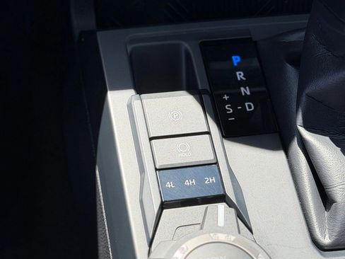 Certified 2025 Toyota Tacoma SR5 AWD/4WD image 17