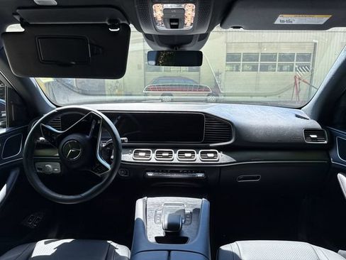 Used 2025 Mercedes-Benz GLE 450e 4MATIC image 11