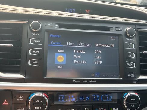 Used 2019 Toyota Highlander XLE AWD/4WD image 17