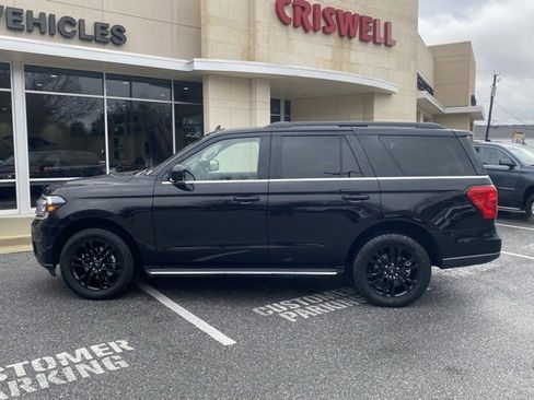 Used 2023 Ford Expedition XLT image 4