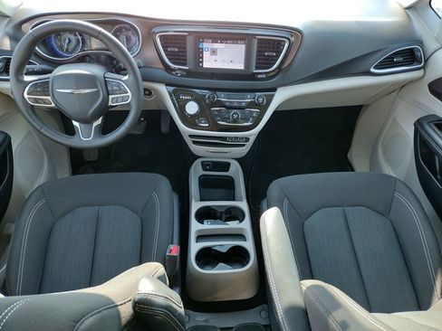 Used 2024 Chrysler Voyager LX image 14