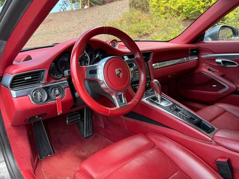 Used 2014 Porsche 911 Turbo image 11