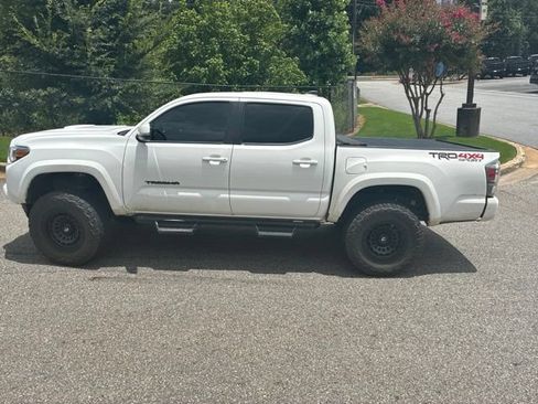 Used 2020 Toyota Tacoma TRD Sport w/ TRD Premium Sport Package AWD/4WD image 1