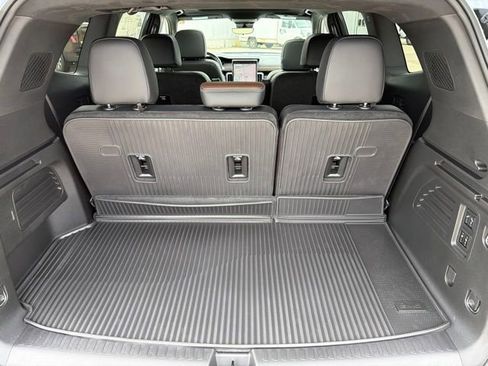 New 2026 GMC Acadia Denali Ultimate w/ LPO, Floor Liner Package AWD/4WD image 25