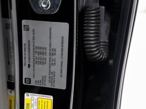 Used 2021 Chevrolet Suburban LT AWD/4WD image 38