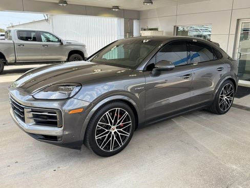 Used 2026 Porsche Cayenne S AWD/4WD image 2