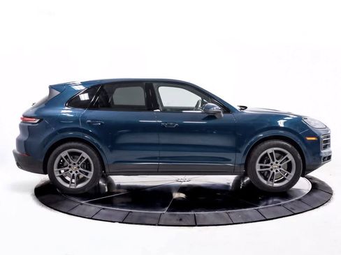 Certified 2025 Porsche Cayenne AWD/4WD image 8