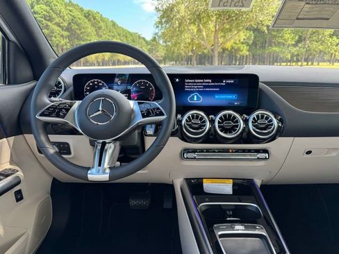 Used 2025 Mercedes-Benz GLA 250 image 3