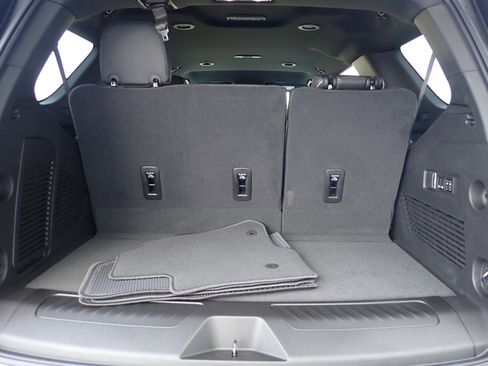 New 2026 GMC Yukon Elevation image 8