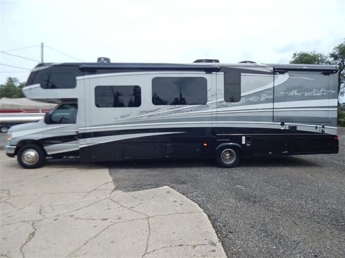 Used 2018 Ford E-450 and Econoline 450 Super Duty w/ Motorhome Prep Package RWD image 1