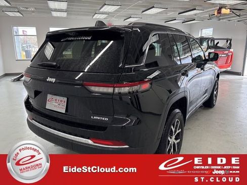 New 2025 Jeep Grand Cherokee Limited w/ Luxury Tech Group II image 8